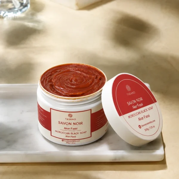 Aker Fassi Moroccan Black Soap texture – red tinted traditional Beldi hammam soap Aker Fassi Moroccan Black Soap texture – red tinted traditional Beldi hammam soap